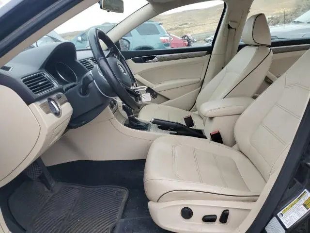 2016 VOLKSWAGEN PASSAT SE  