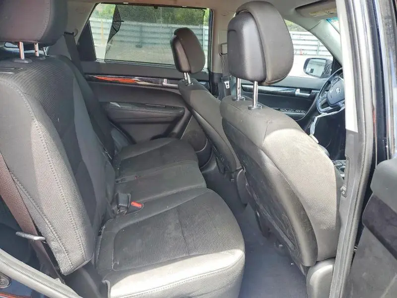 2014 KIA SORENTO LX  