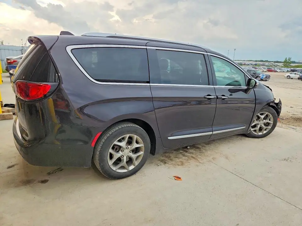 2019 CHRYSLER PACIFICA LIMITED  