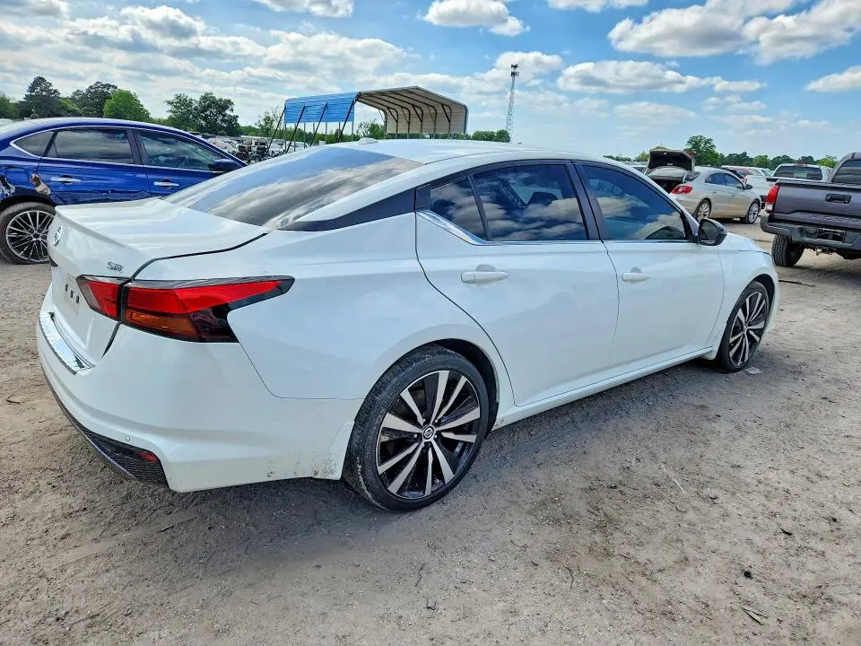2022 NISSAN ALTIMA SR  