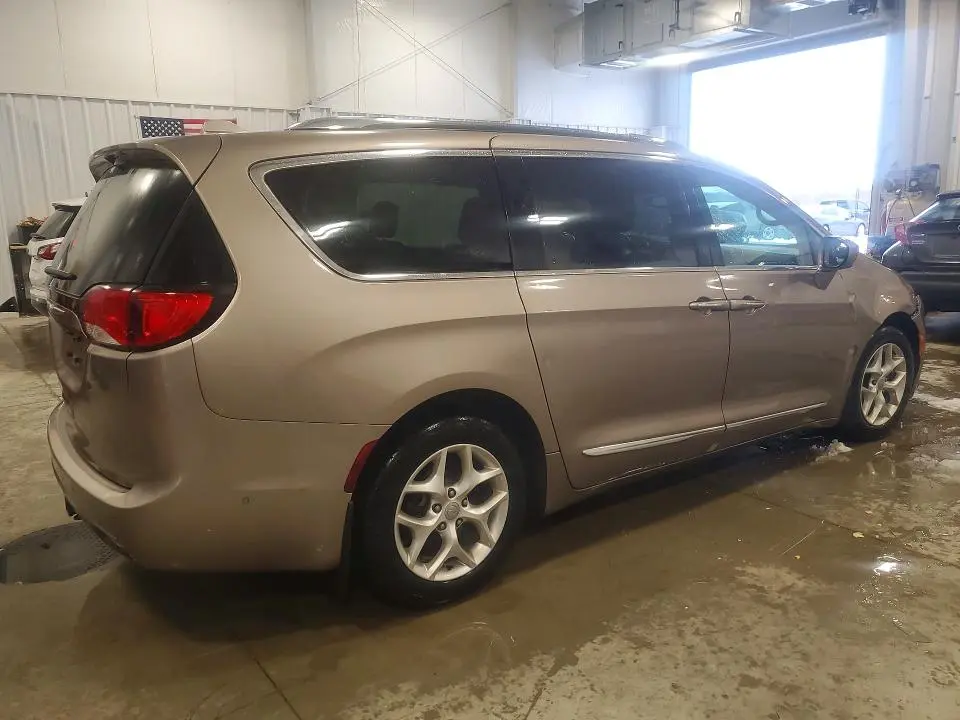 2017 CHRYSLER PACIFICA TOURING L PLUS  