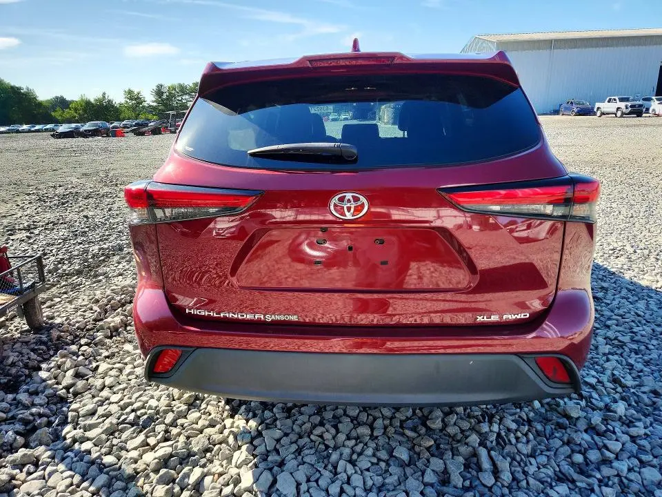 2021 TOYOTA HIGHLANDER XLE  