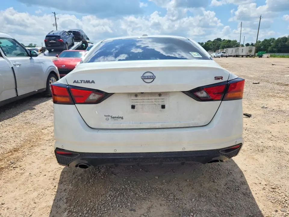 2024 NISSAN ALTIMA SR  