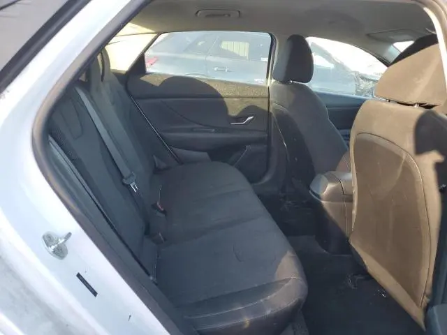 2021 HYUNDAI ELANTRA SE  