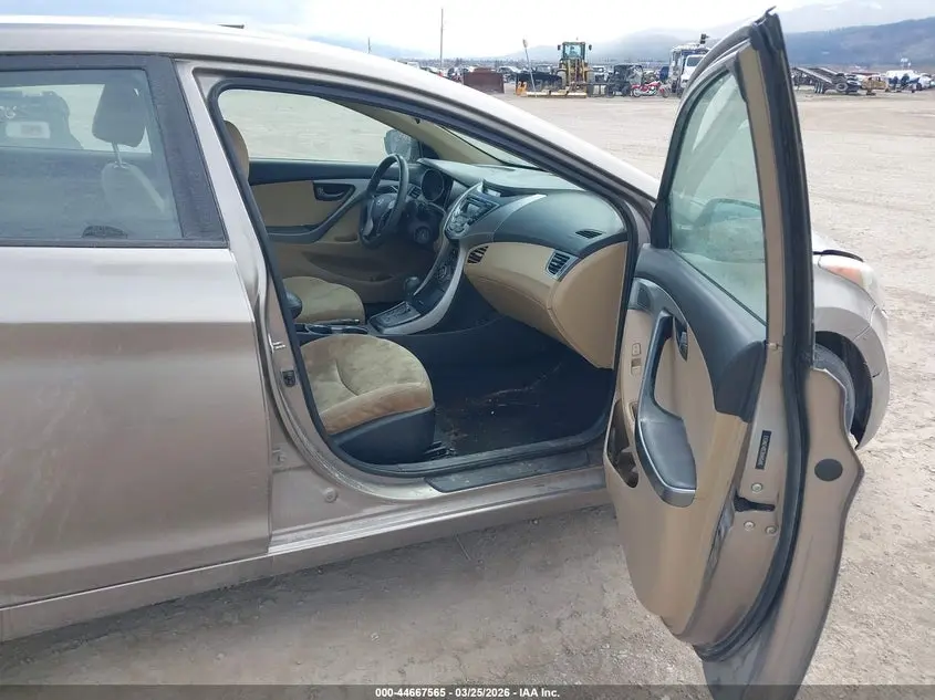 2013 HYUNDAI ELANTRA GLS