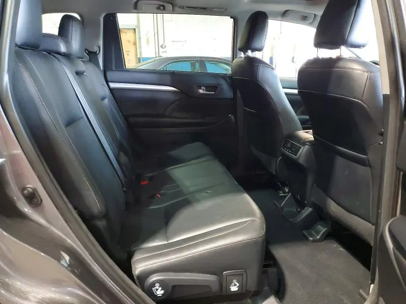 2018 TOYOTA HIGHLANDER XLE  
