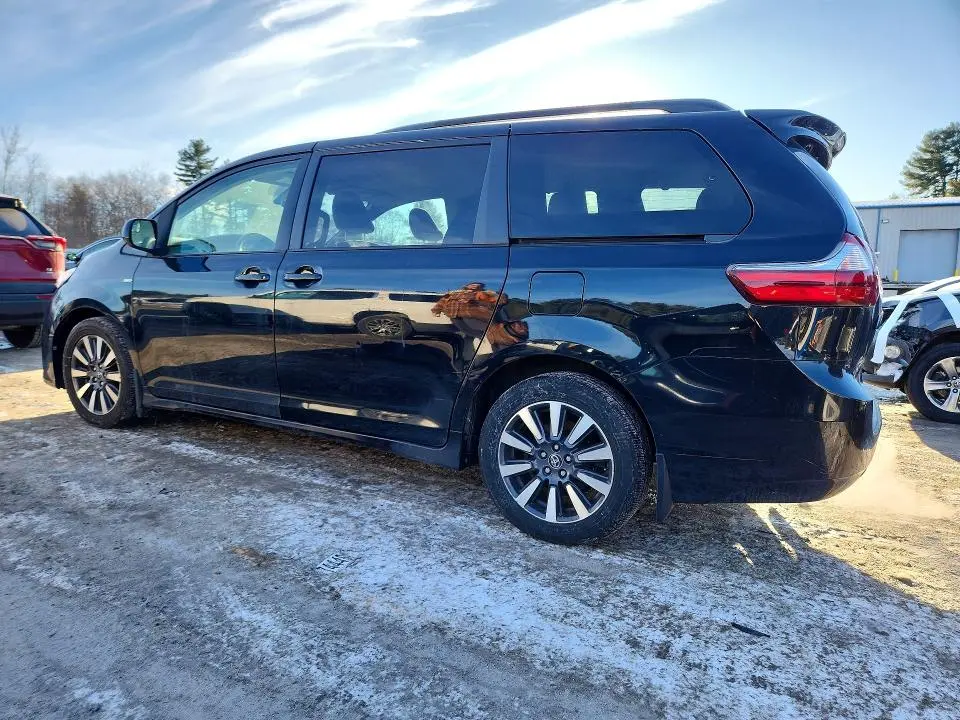 2020 TOYOTA SIENNA LE  