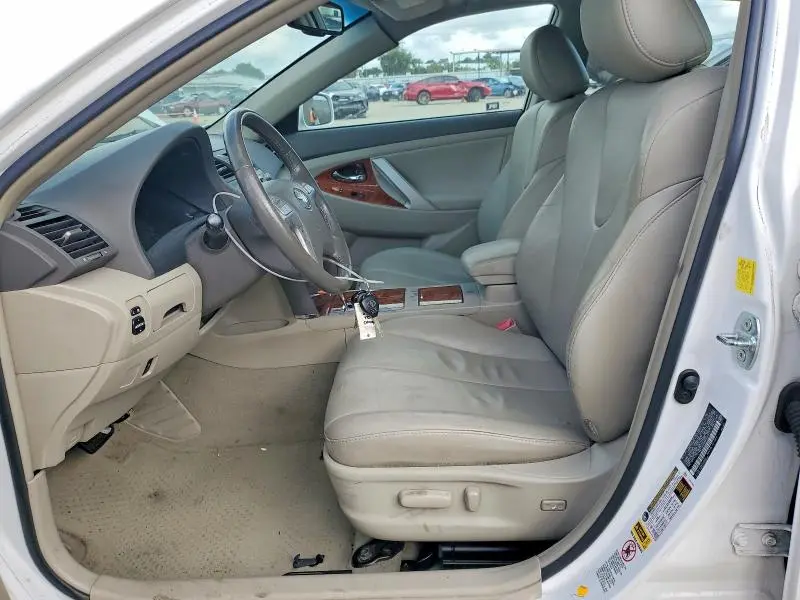 2011 TOYOTA CAMRY XLE  