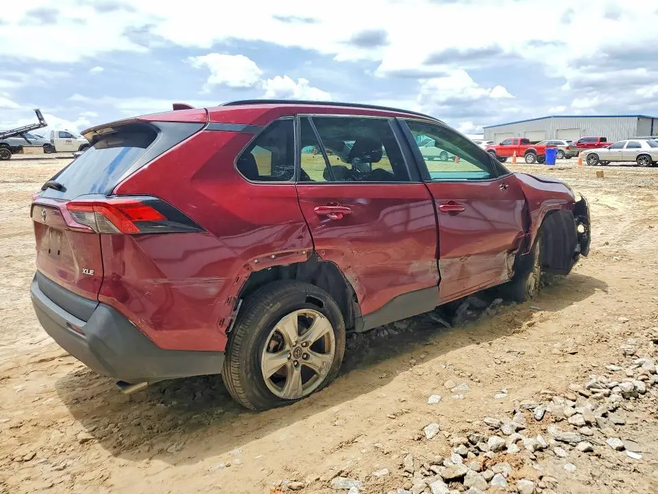 2020 TOYOTA RAV4 XLE  