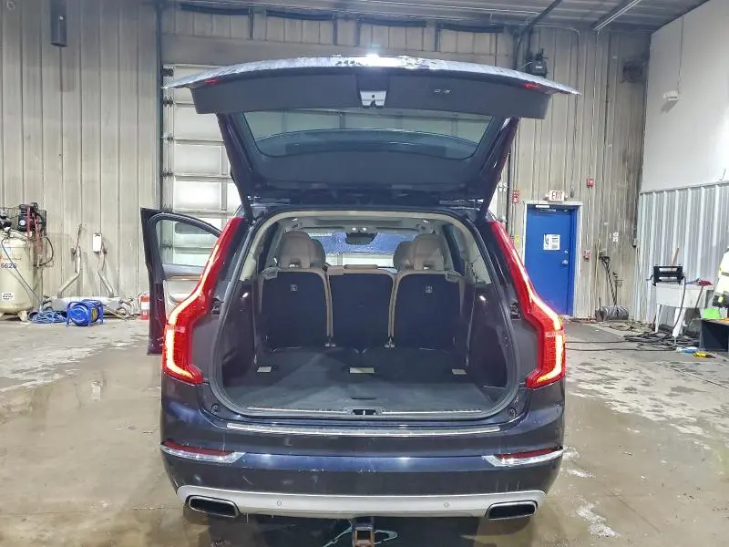 2017 VOLVO XC90 T6  