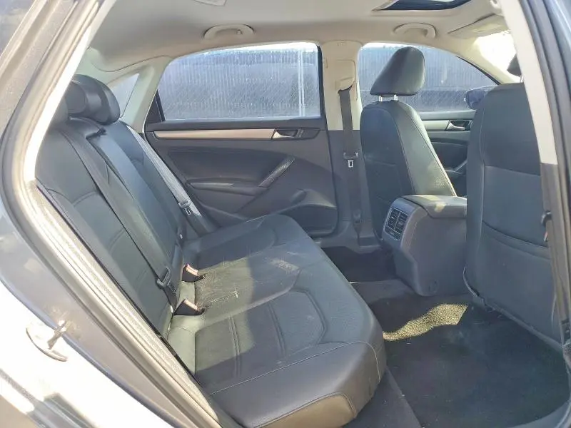2014 VOLKSWAGEN PASSAT SE  