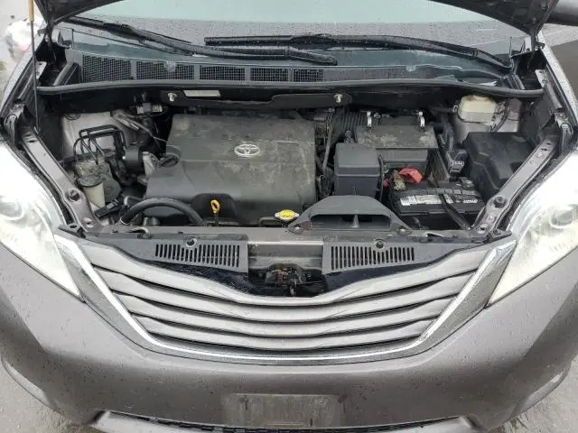 2012 TOYOTA SIENNA XLE  