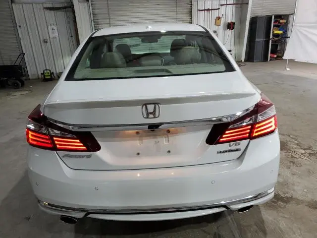 2017 HONDA ACCORD TOURING  
