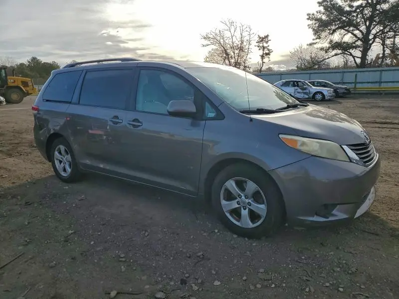 2011 TOYOTA SIENNA LE 8-PASSENGER  