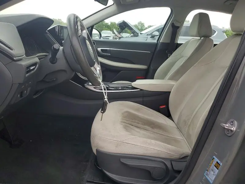 2023 HYUNDAI SONATA SE  