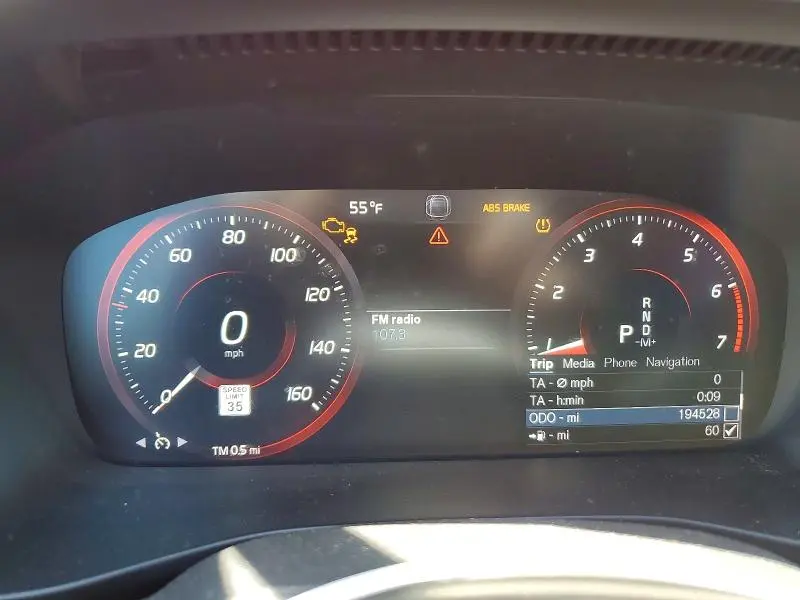 2020 VOLVO XC40 T4 MOMENTUM  