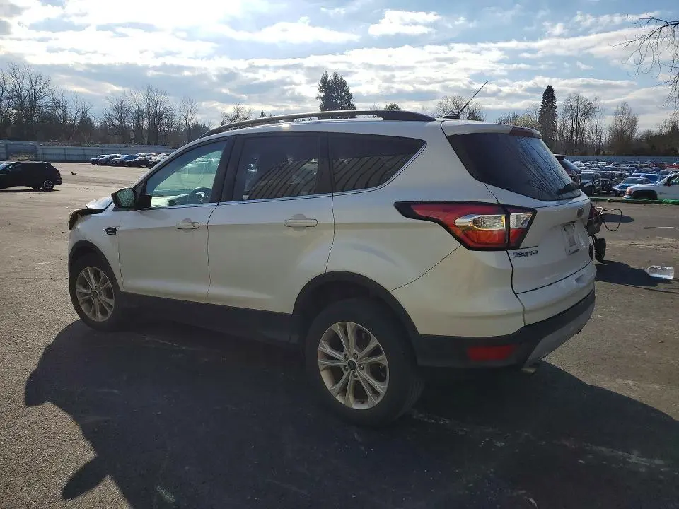 2017 FORD ESCAPE SE  