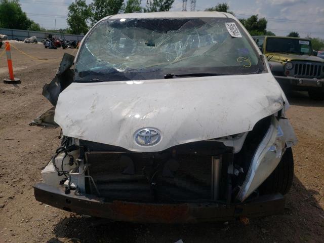 2011 TOYOTA SIENNA LE