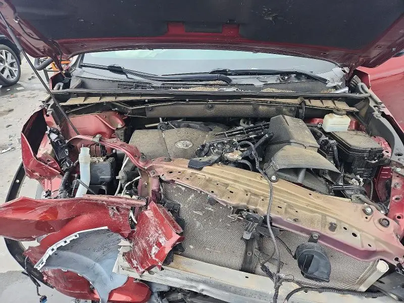 2019 TOYOTA HIGHLANDER SE  