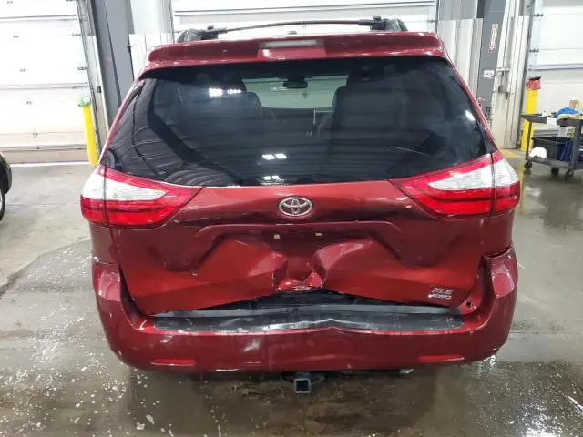 2017 TOYOTA SIENNA XLE  