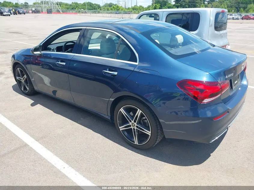 2022 MERCEDES-BENZ A 220  