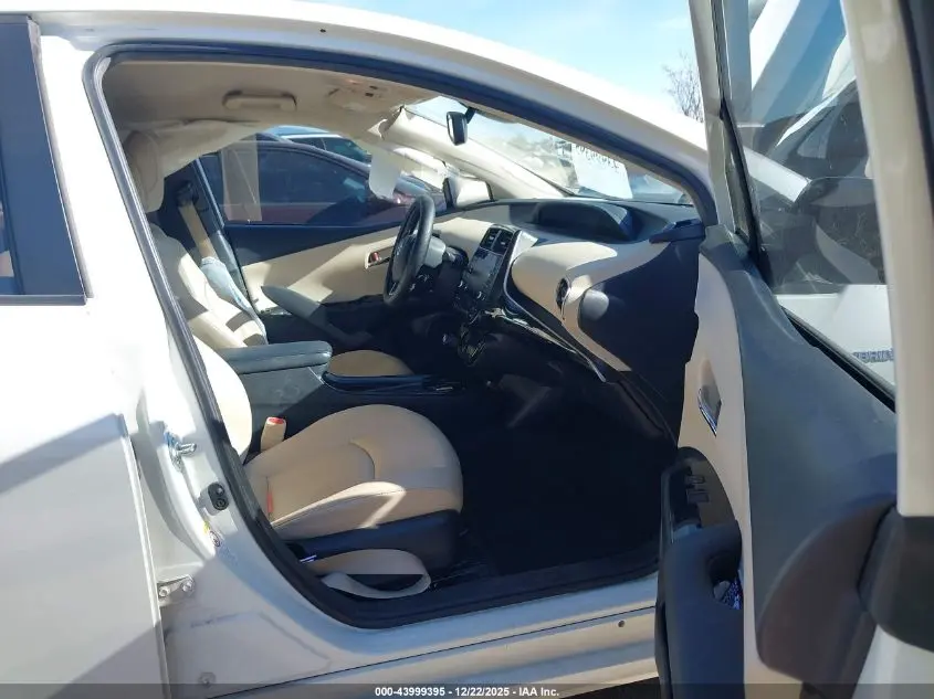 2020 TOYOTA PRIUS XLE