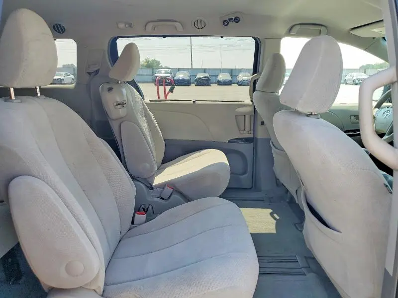 2011 TOYOTA SIENNA LE  
