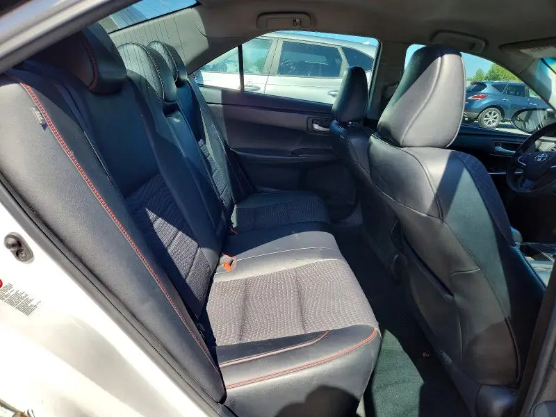 2015 TOYOTA CAMRY SE  