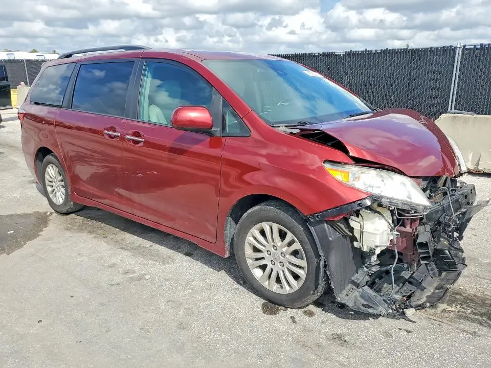 2019 TOYOTA SIENNA XLE PREMIUM 8-PASSENGER  