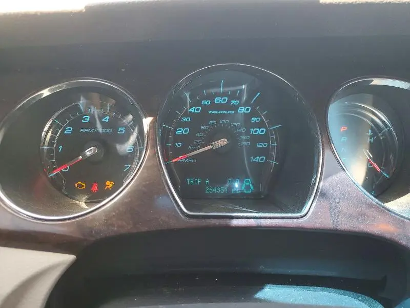 2010 FORD TAURUS LIMITED  