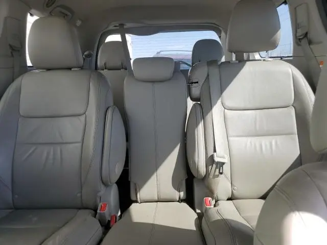 2017 TOYOTA SIENNA XLE  