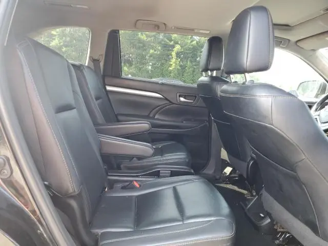 2019 TOYOTA HIGHLANDER SE  