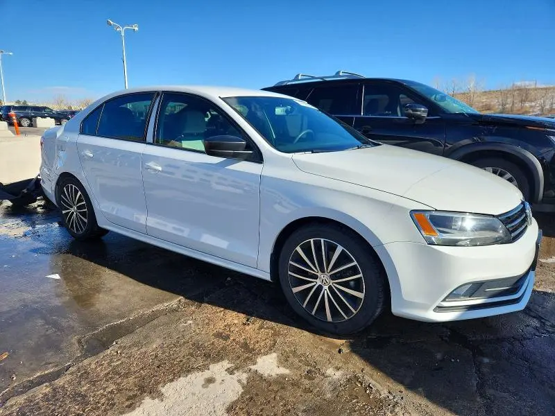 2016 VOLKSWAGEN JETTA SPORT  