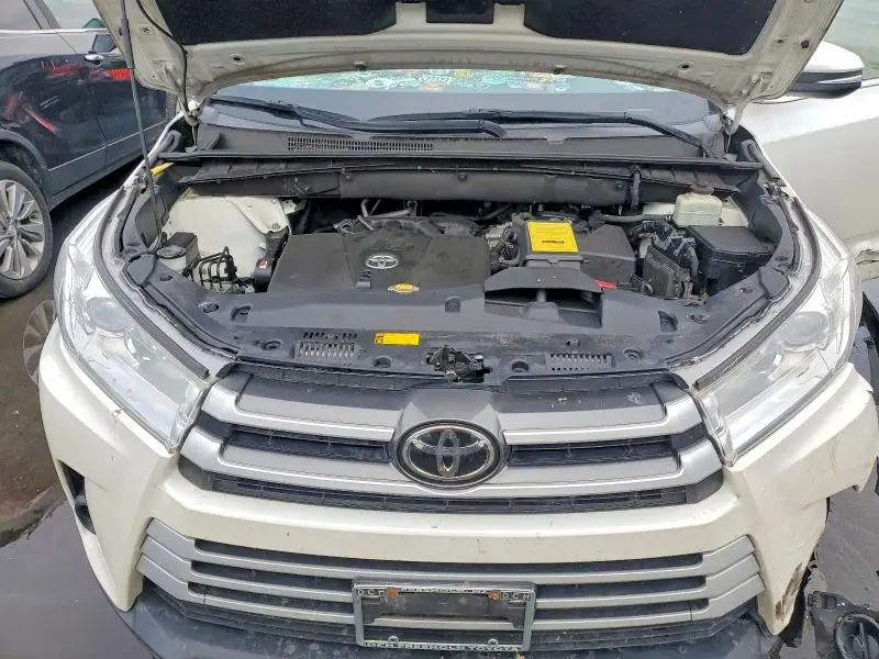 2017 TOYOTA HIGHLANDER LE  