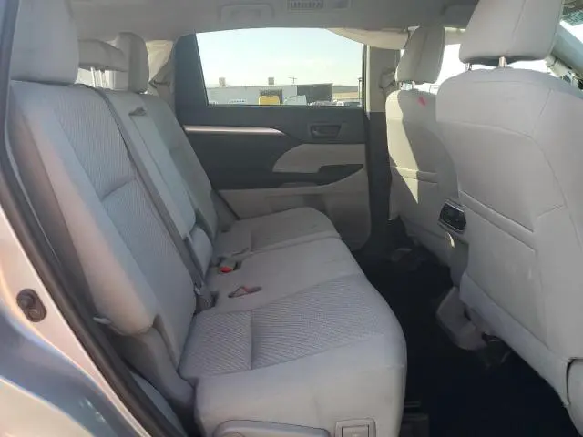 2016 TOYOTA HIGHLANDER LE  