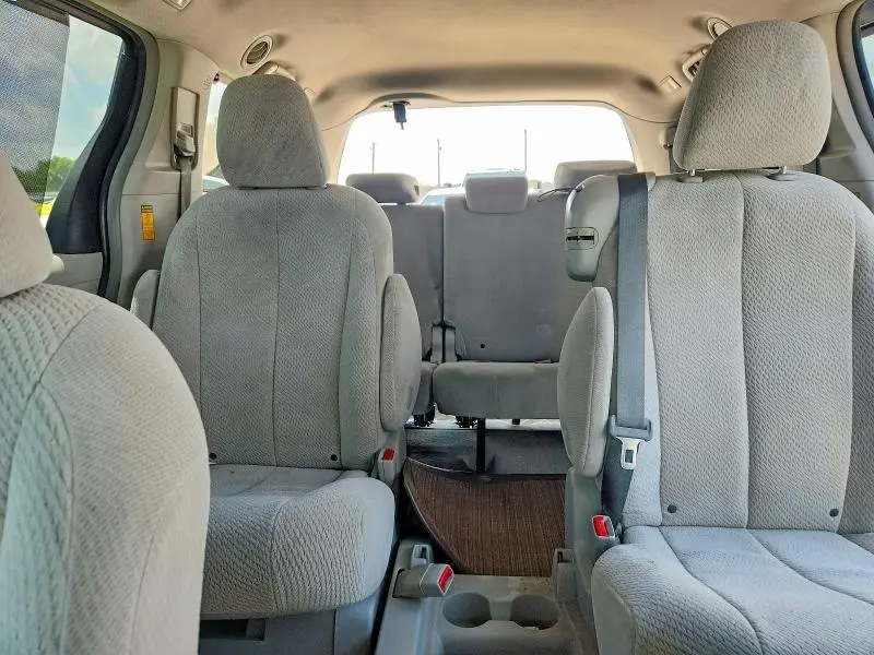 2013 TOYOTA SIENNA LE  