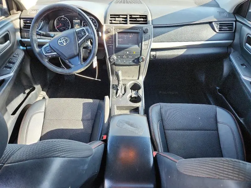 2016 TOYOTA CAMRY SE  