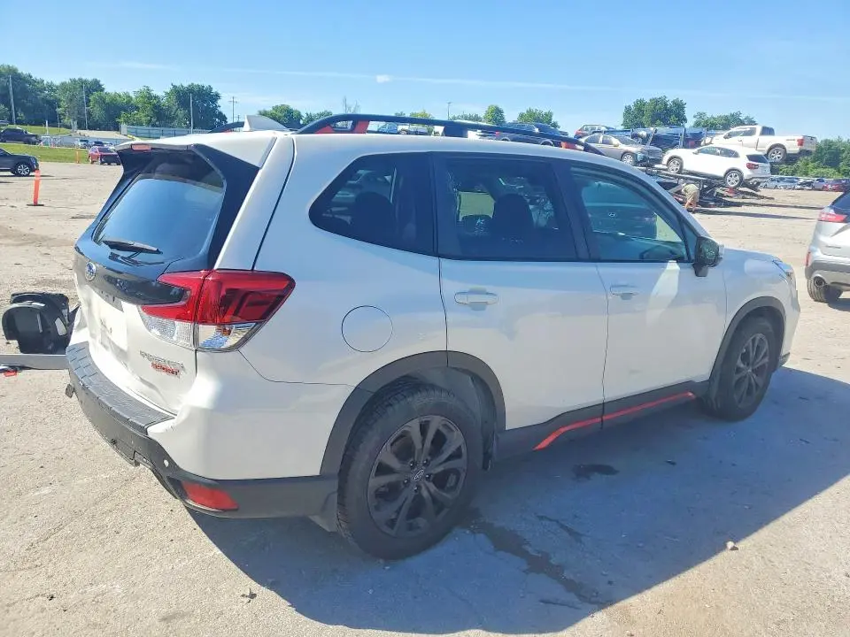 2021 SUBARU FORESTER   