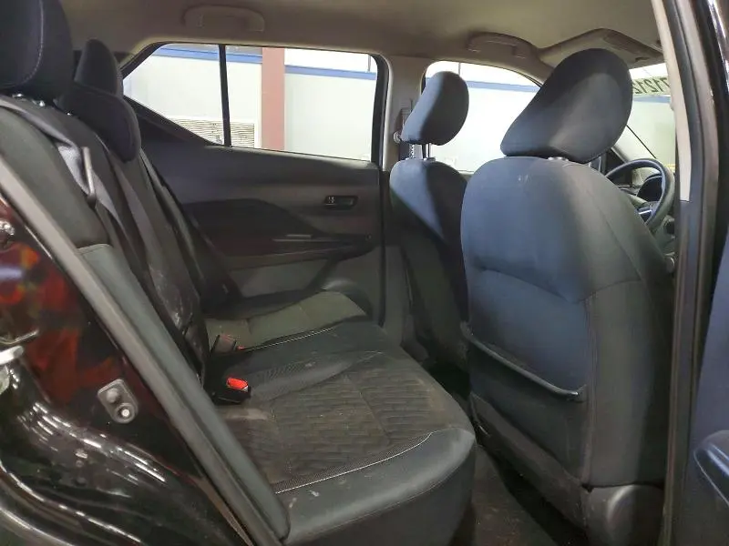 2021 NISSAN KICKS S  