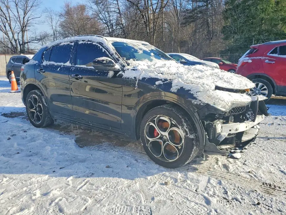 2022 ALFA ROMEO STELVIO TI  