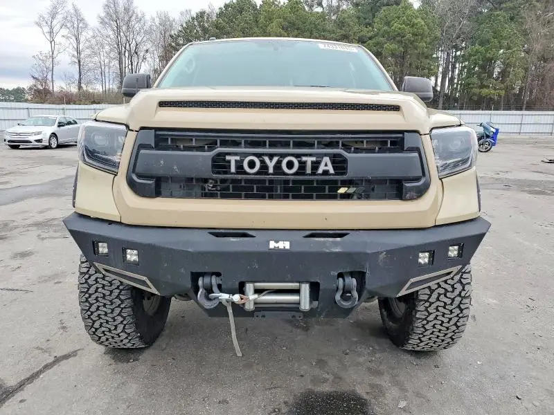 2017 TOYOTA TUNDRA CREWMAX SR5  