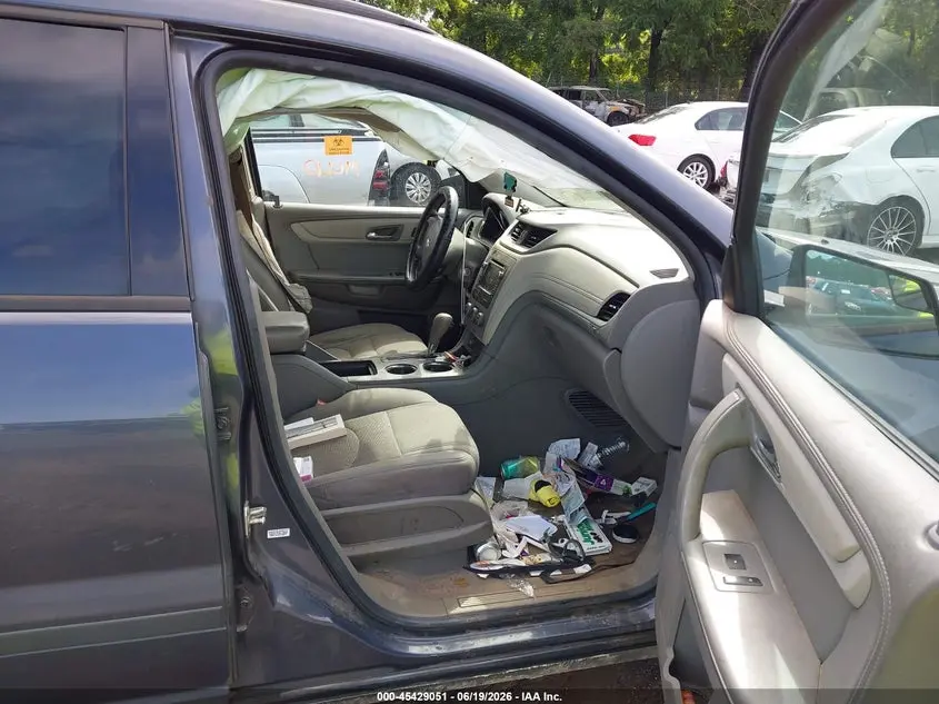 2013 CHEVROLET TRAVERSE LS