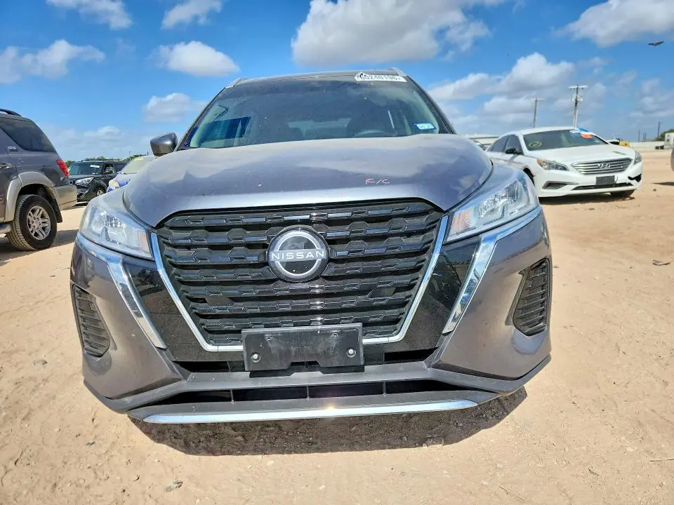 2023 NISSAN KICKS SV  