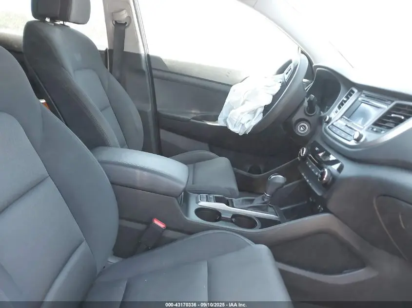 2017 HYUNDAI TUCSON SE