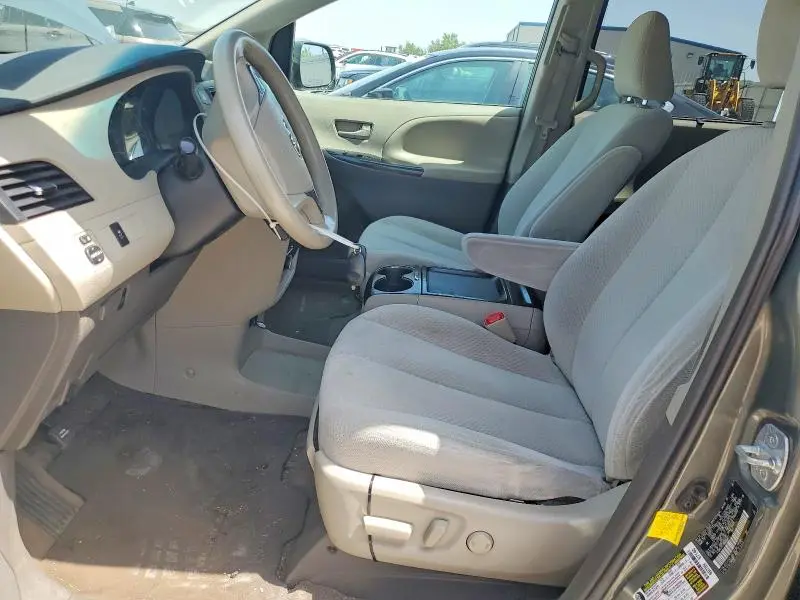 2011 TOYOTA SIENNA   