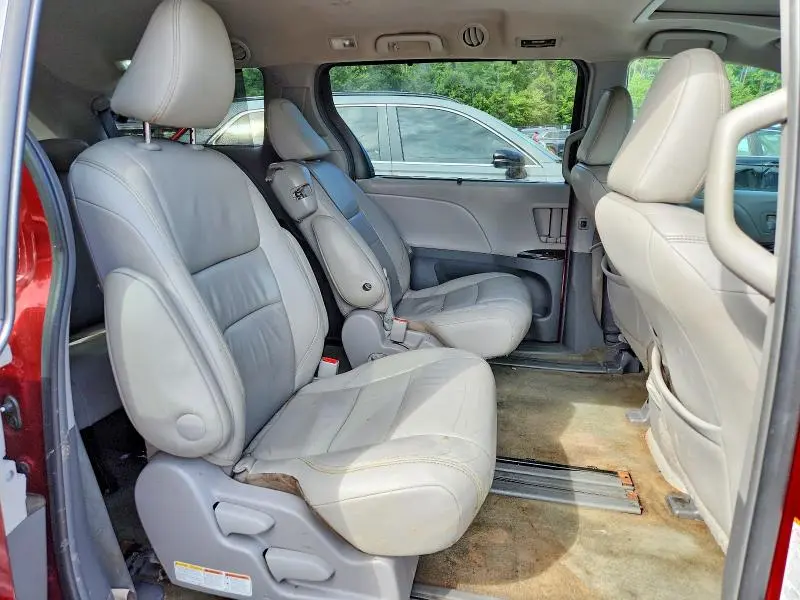 2015 TOYOTA SIENNA XLE 8-PASSENGER  