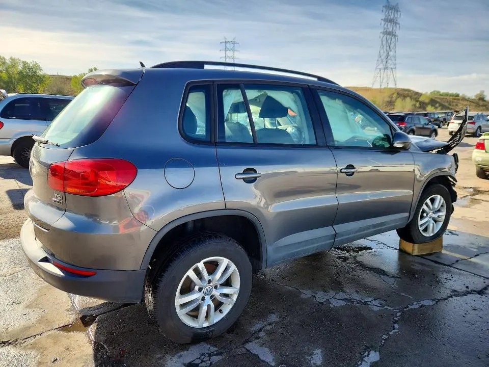 2016 VOLKSWAGEN TIGUAN S  