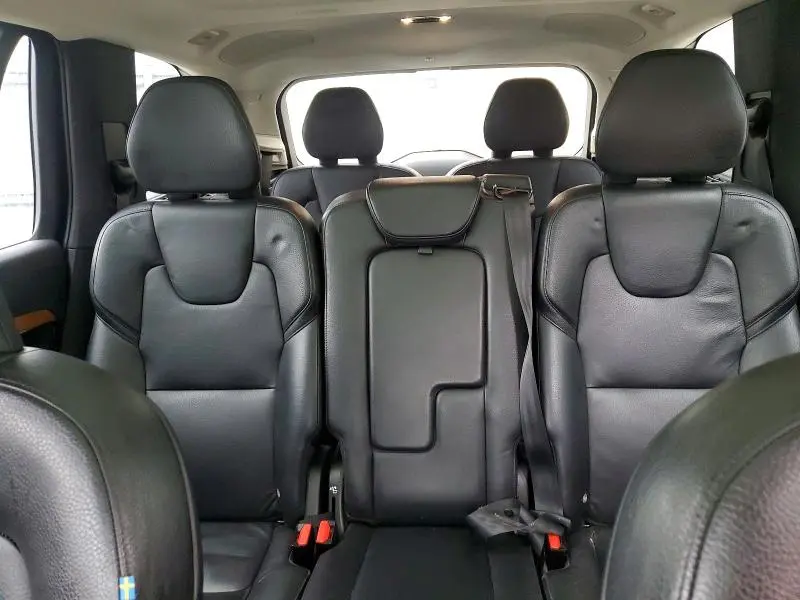 2021 VOLVO XC90 T6 MOMENTUM  