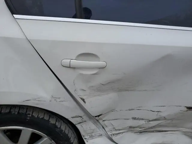 2013 VOLKSWAGEN JETTA SE  