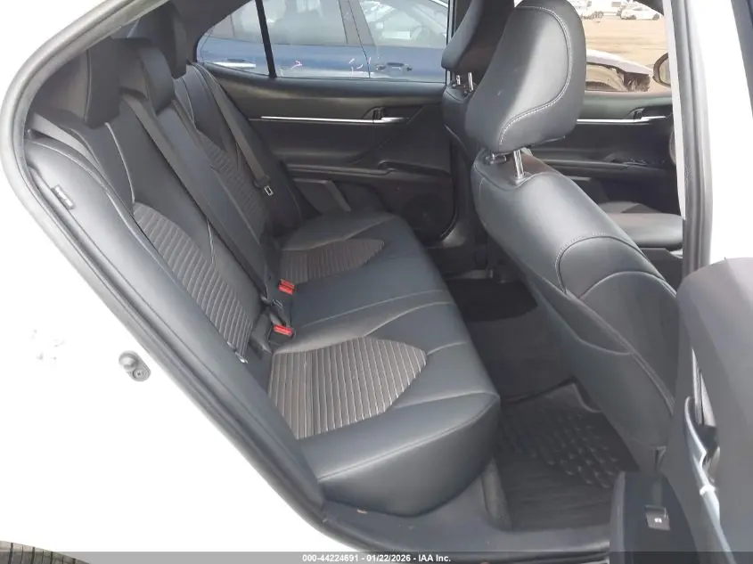 2019 TOYOTA CAMRY SE